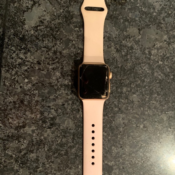 Apple Watch series 3 - Picture 2 of 5